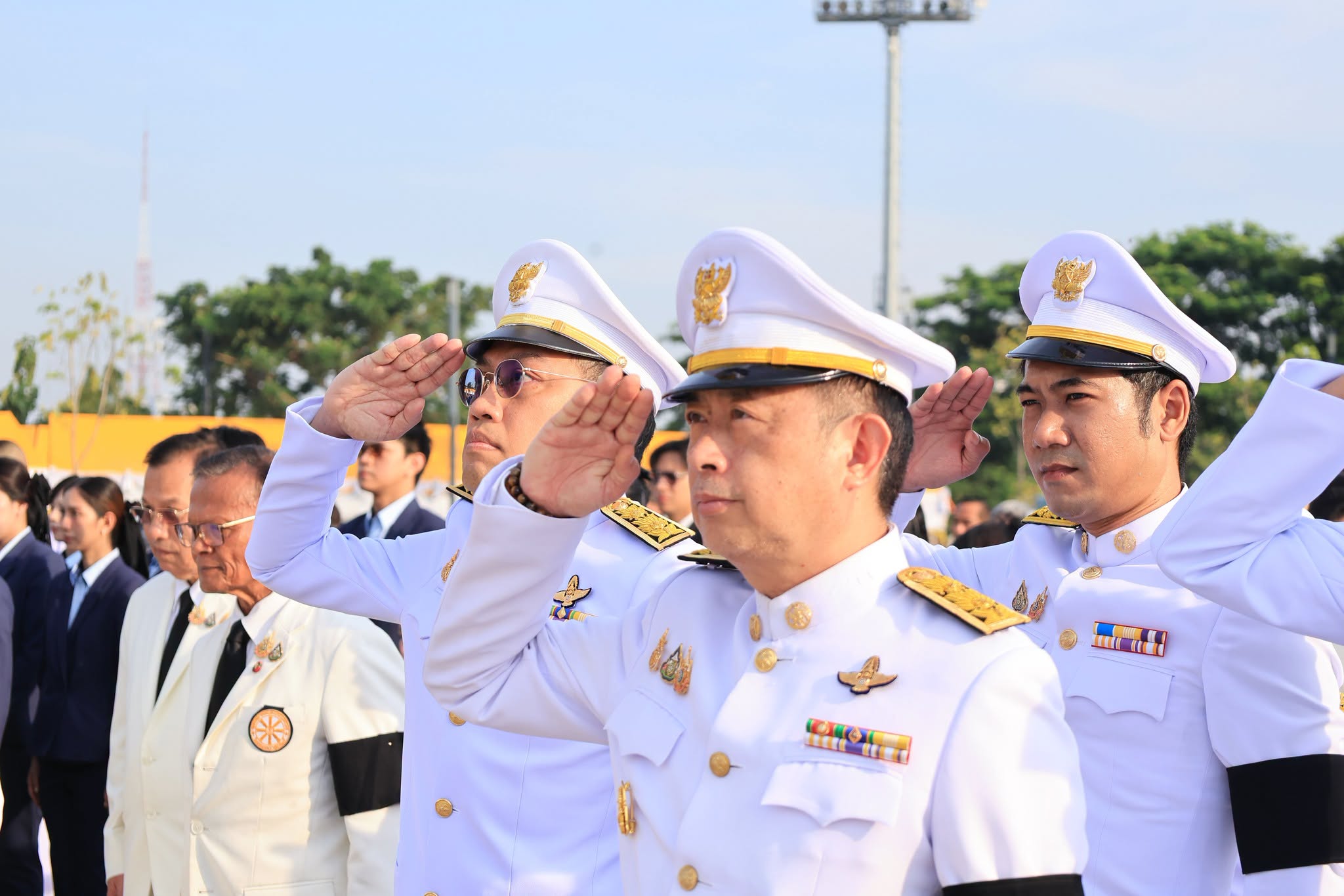 title - ส.ป.ก. ร่วมวางพวงมาลาถวายบังคมพระบรมราชานุสาวรีย์พระบาทสมเด็จพระบรมชนกาธิเบศร มหาภูมิพลอดุลยเดชมหาราช บรมนาถบพิตร เนื่องใน 